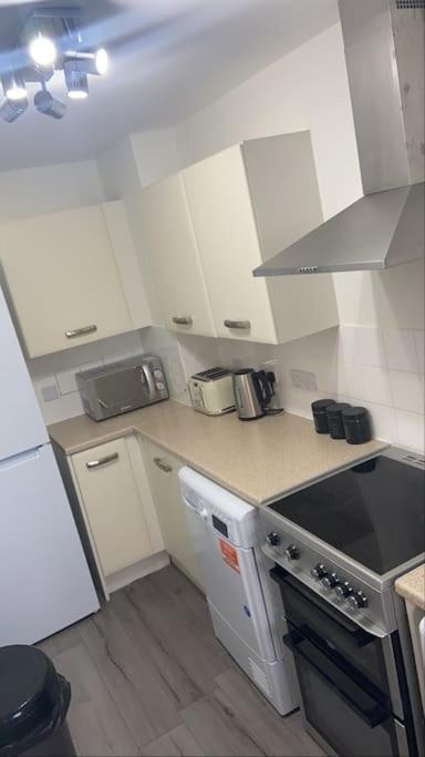Apartment Cute 2 Bedroom House Littleover Close To Amenities Hospital *
